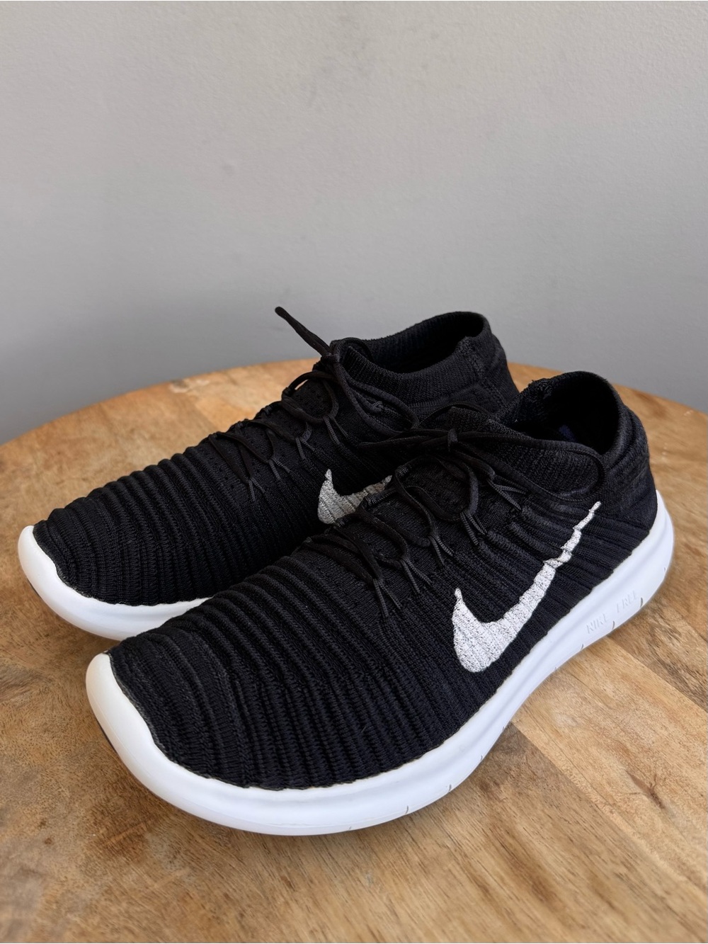 Nike Free RN Motion Flyknit Black White 834585-001 Women's Size 8 Running Shoes - Picture 3 of 9